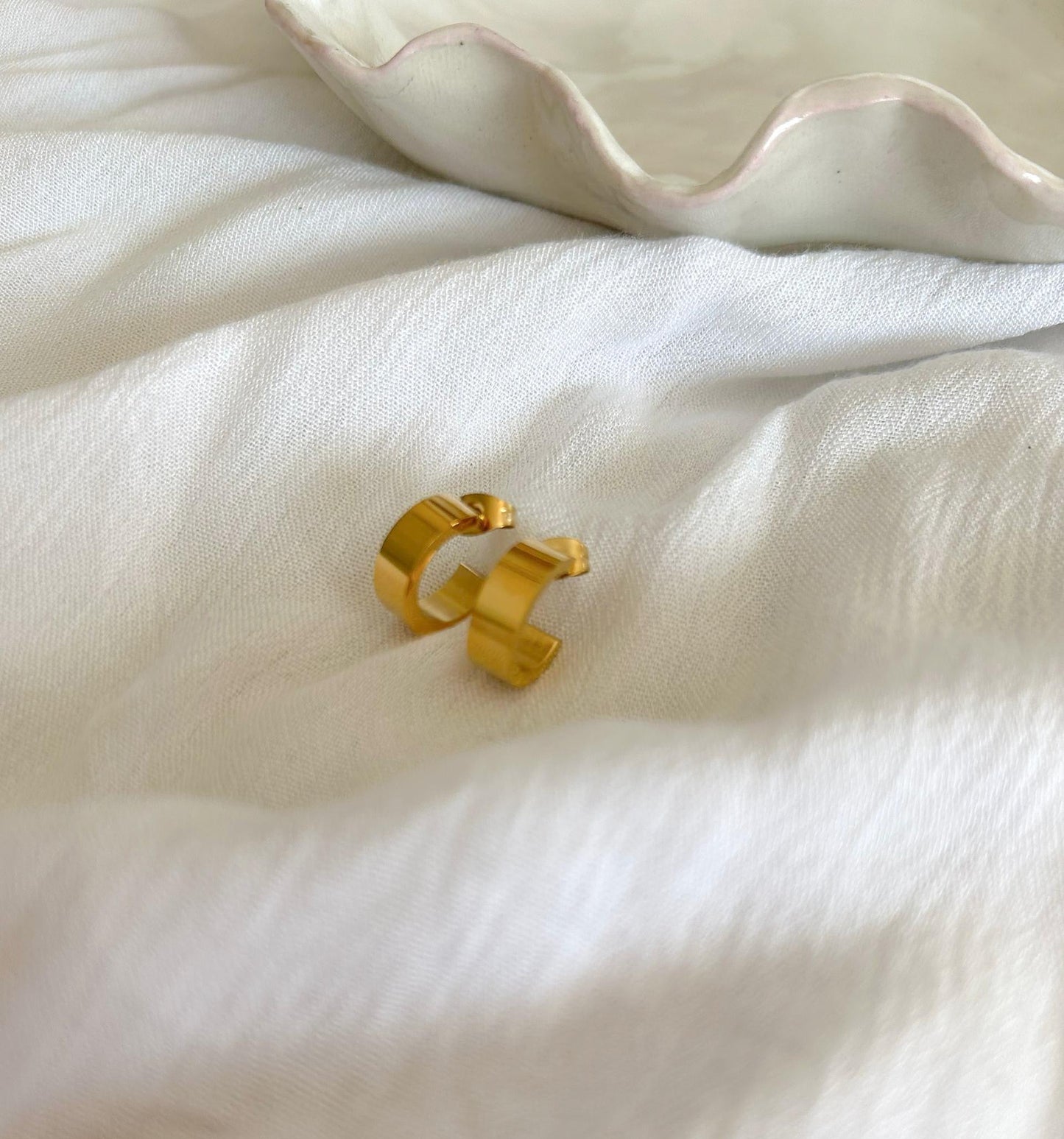 Mira Circle stud Earring