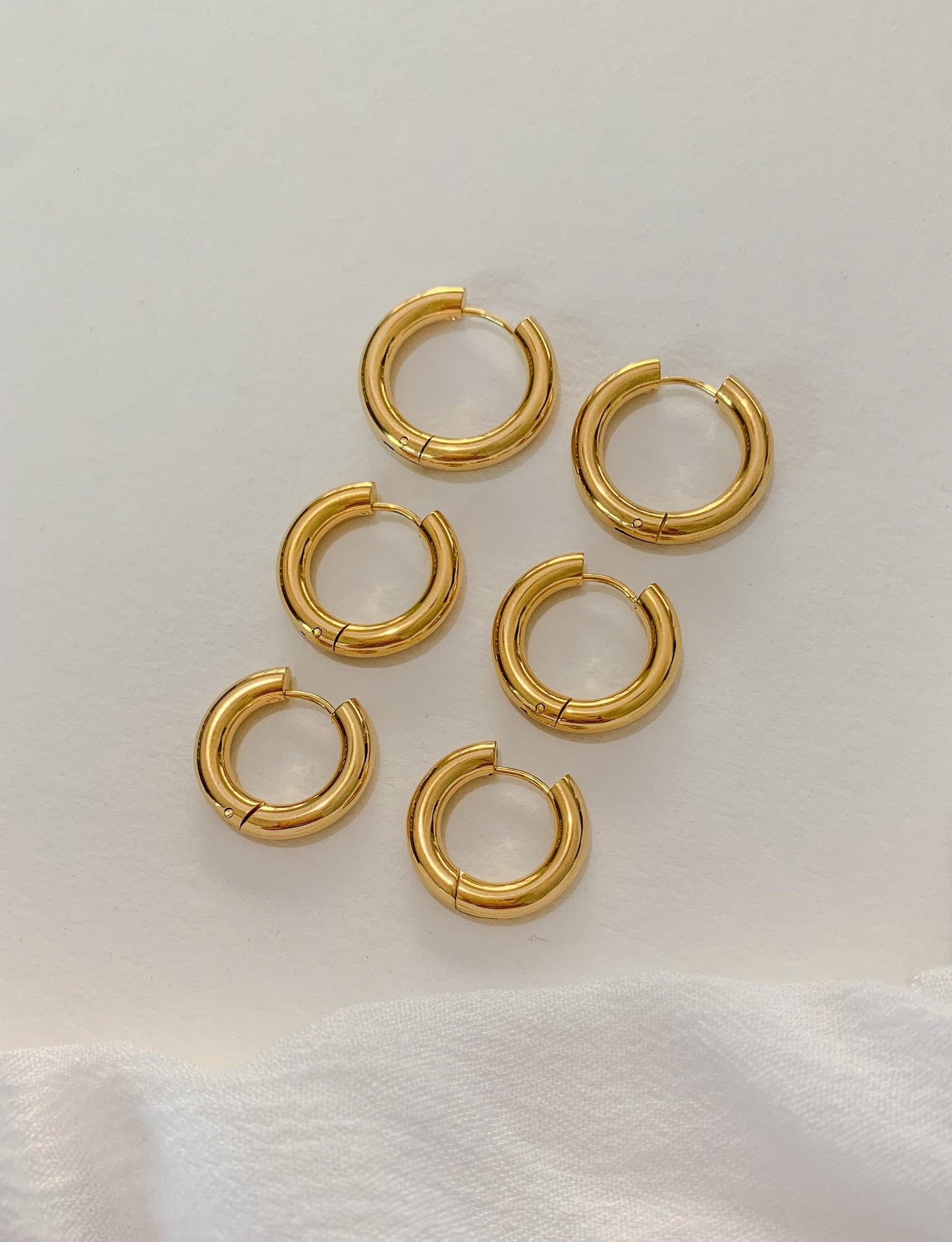 Mira Huggies Earring