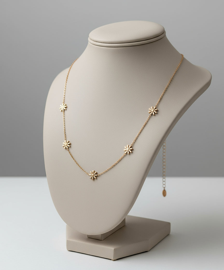 Mira Daisy Necklace
