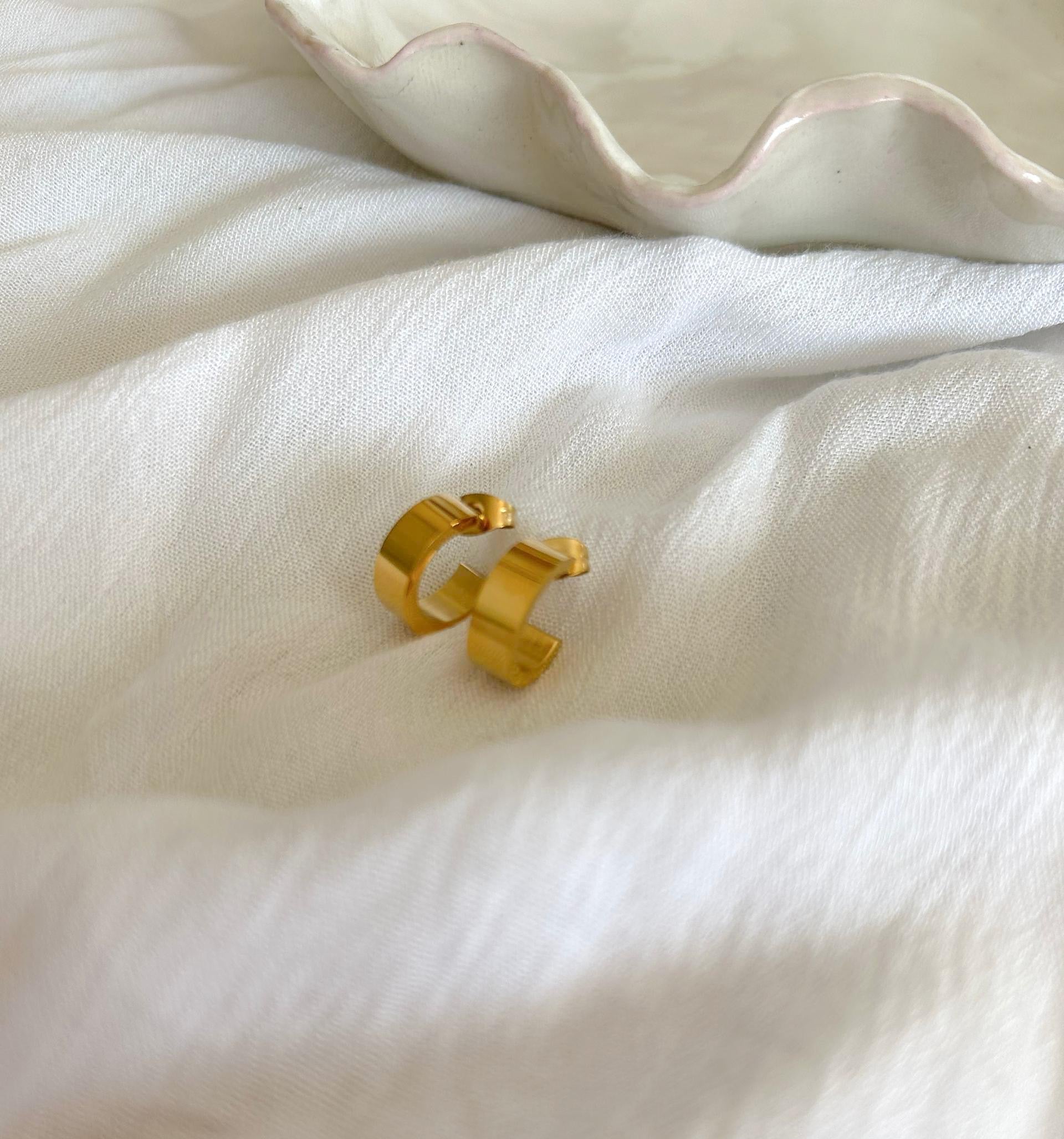 Mira Circle stud Earring