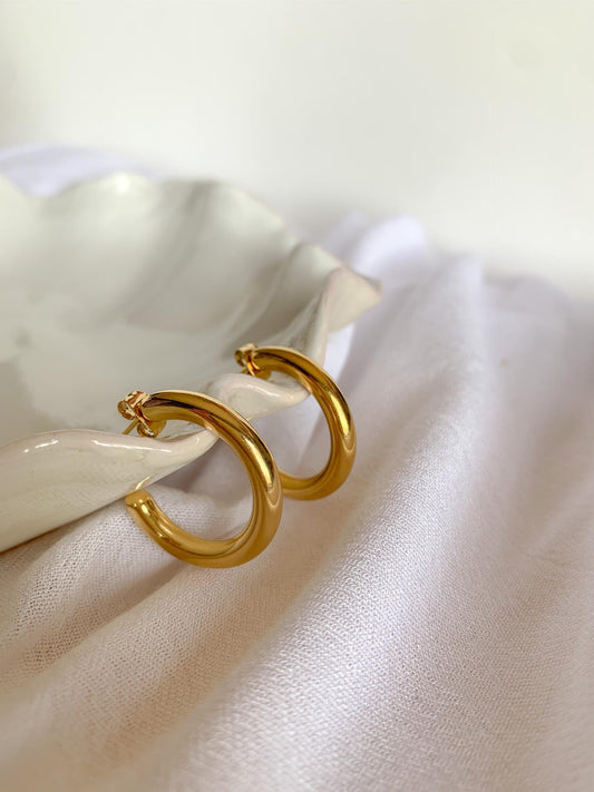 Mira C-hoop Earring