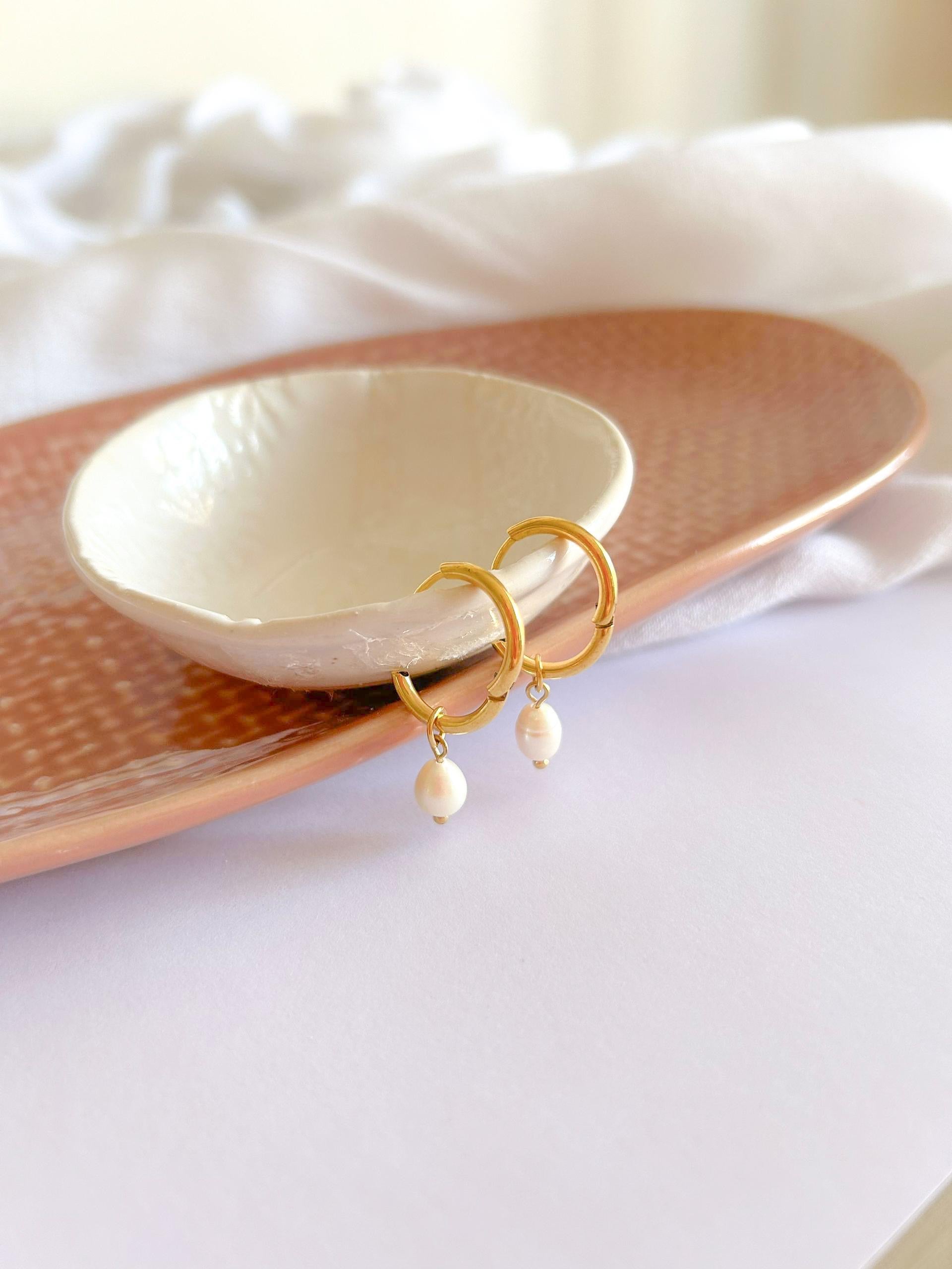 Mira Pearl Earring