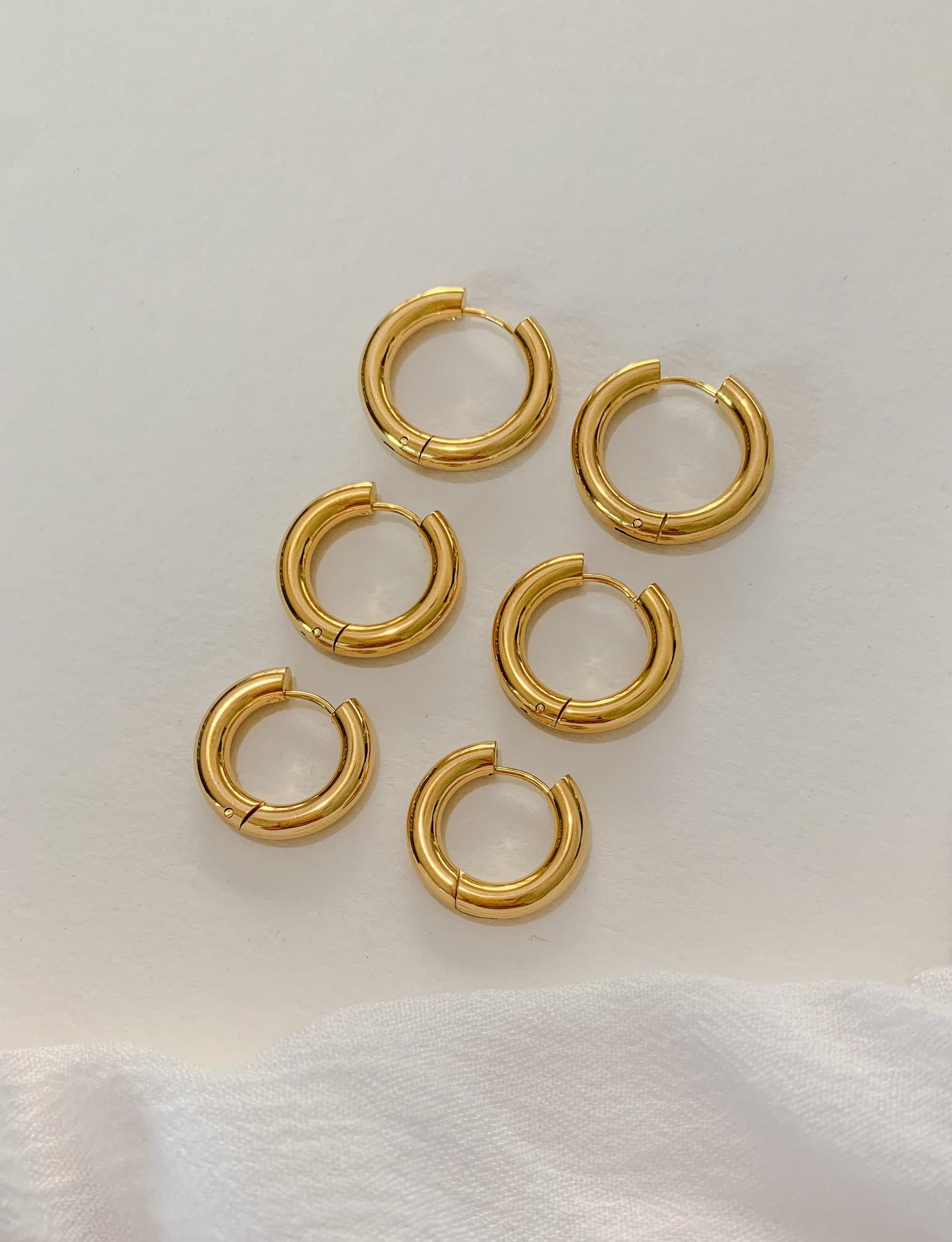 Mira Huggies Earring