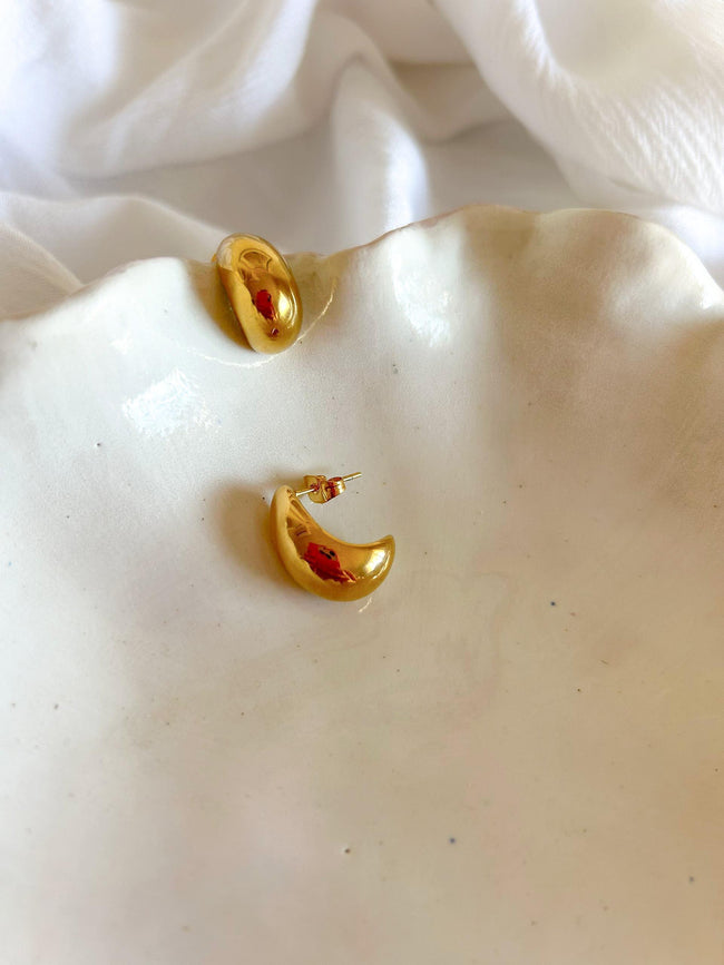 Mira Hollow Stud Earring