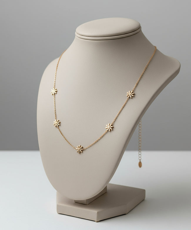 Mira Daisy Necklace